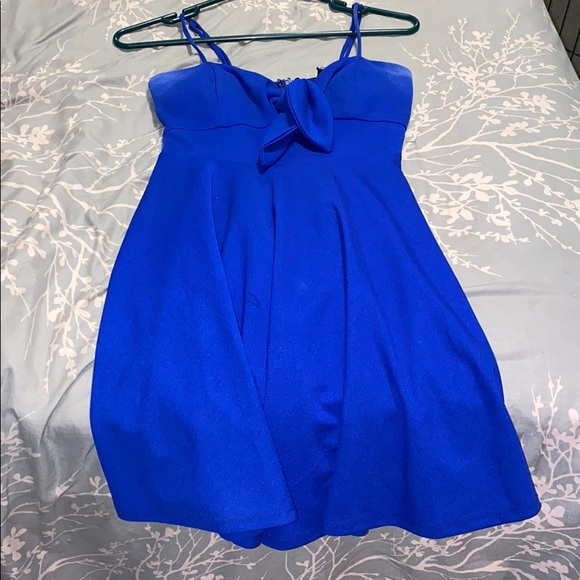 Dresses - Picture 6 of 7